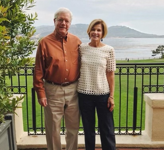 두 명의 전문 여성의 개별 사진